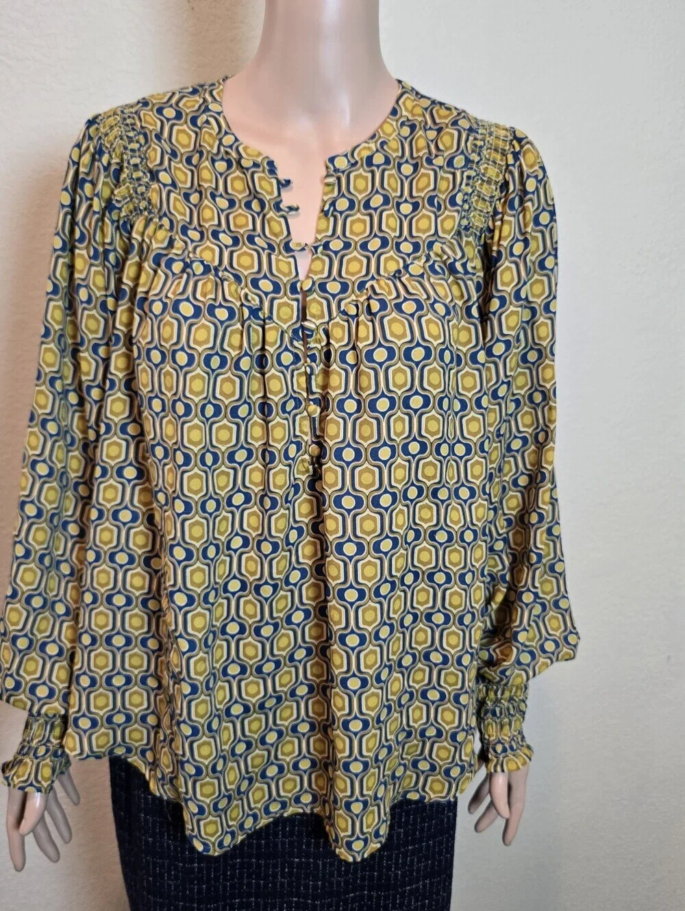 Happy Nature Size Medium Oversized Yellow And Blue Long Sleeve Button Front